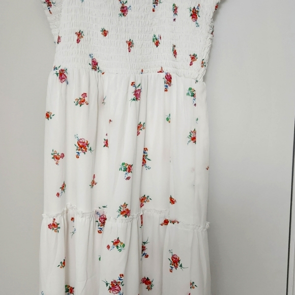 As You Wish Floral Smocked Feminine Dress (Please read) - Picture 4 of 4